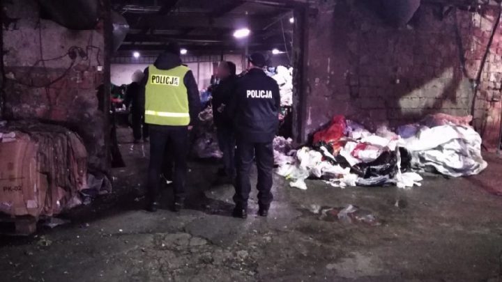 Dramat właściciela posesji w Katowicach. Mafia śmieciowa naraziła go na gigantyczne koszty. Policja przestrzega innych właścicieli gruntów i budynków.