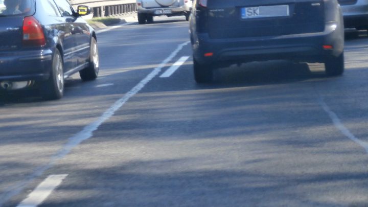Wypadek doprowadził do potężnego korka na najważniejszej drodze przebiegającej przez Katowice. Stały samochody i autobusy komunikacji miejskiej.