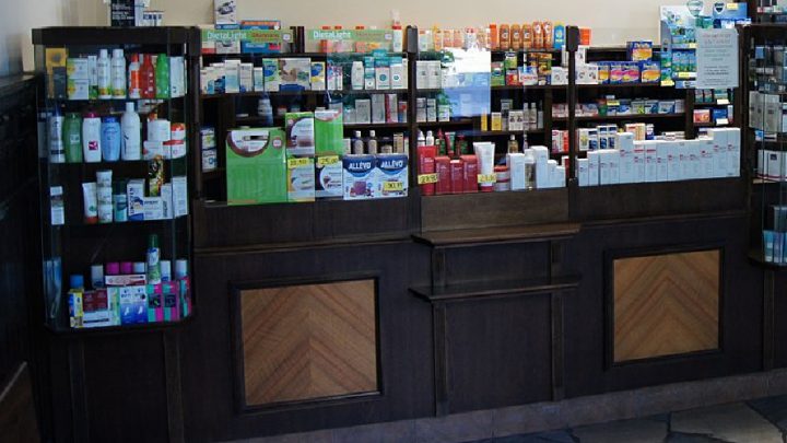 Pięć leków wycofanych z aptek. Osiem objętych całkowitym zakazem sprzedaży. Wśród nich: witaminy, leki przeciwbólowe, na depresję, nerwice, bulimię, biegunki, a także lek dla kobiet w ciąży.