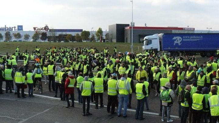Polski protest żółtych kamizelek. Zapowiadają je przedstawiciele 80 tys. pracowników. Po nauczycielach i pracownikach socjalnych teraz oni zażądali podwyżek.