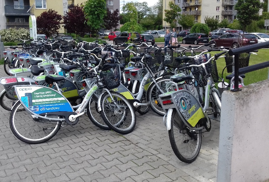 Hałdy węgla w Katowicach zastąpiły hałdy rowerów. A z wózkiem dziecięcym? Czasami trzeba na asfalt.