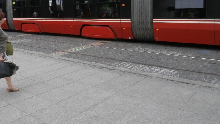 Kolizja na torowisku. Zamiast do centrum Katowic tramwaje kierowane są gdzie indziej.