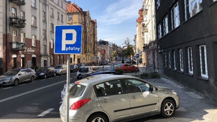 Nowe – rewolucyjne – zasady parkowania w Katowicach. To są trudne decyzje, ale władze miasta tłumaczą, że inaczej się nie da.