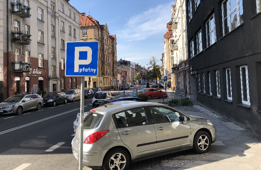 Nowe – rewolucyjne – zasady parkowania w Katowicach. To są trudne decyzje, ale władze miasta tłumaczą, że inaczej się nie da.