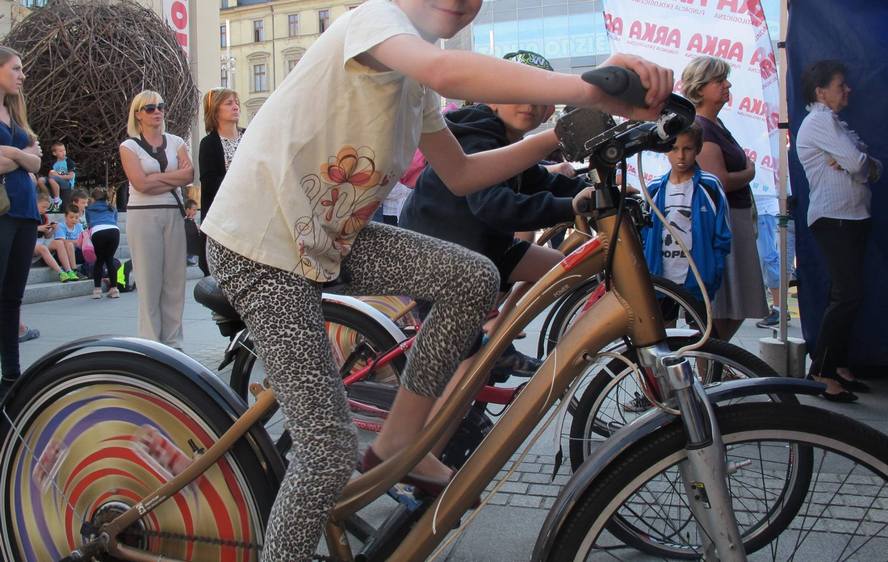 Kino rowerowe to tylko jedna z wielu atrakcji, które przygotowano w ramach V Dni Energii Miasta Katowice.