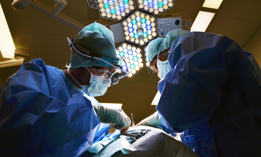 W całym świecie przeprowadzono dotąd tylko 80 takich operacji. Niezwykłe osiągnięcie lekarzy z Zabrza i Katowic.