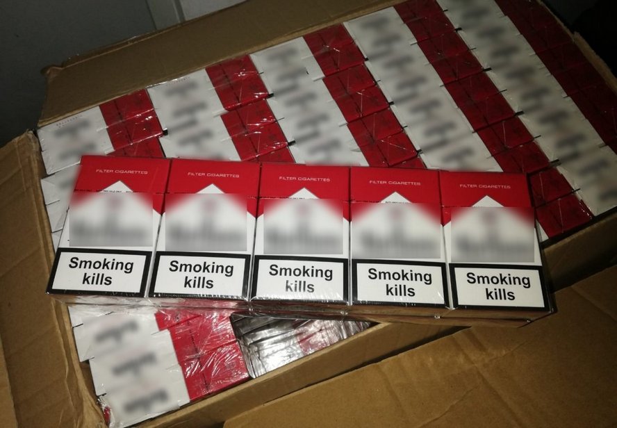 Ogromne ilości tytoniu i papierosów z znaleziono w Katowicach. Ich właściciele mogli zarobić nawet setki milionów złotych, a nie zapłacili nawet grosza podatków.