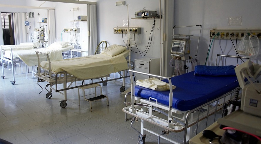 Piętnastoletni chłopiec w ciężkim stanie trafił do Górnośląskiego Centrum Zdrowia Dziecka w Katowicach. Do tak poważnego wypadku doszło podczas wjazdu na próg spowalniający.