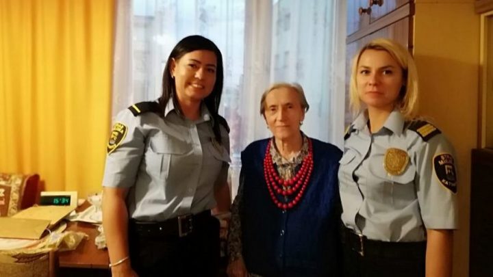 Szlachetna Paczka od Straży Miejskiej w Katowicach trafiła do pani Leokadii – seniorki, która pomimo przeciwności losu, sędziwego wieku i wielu chorób nie poddaje się, a uśmiech nie znika z jej twarzy.