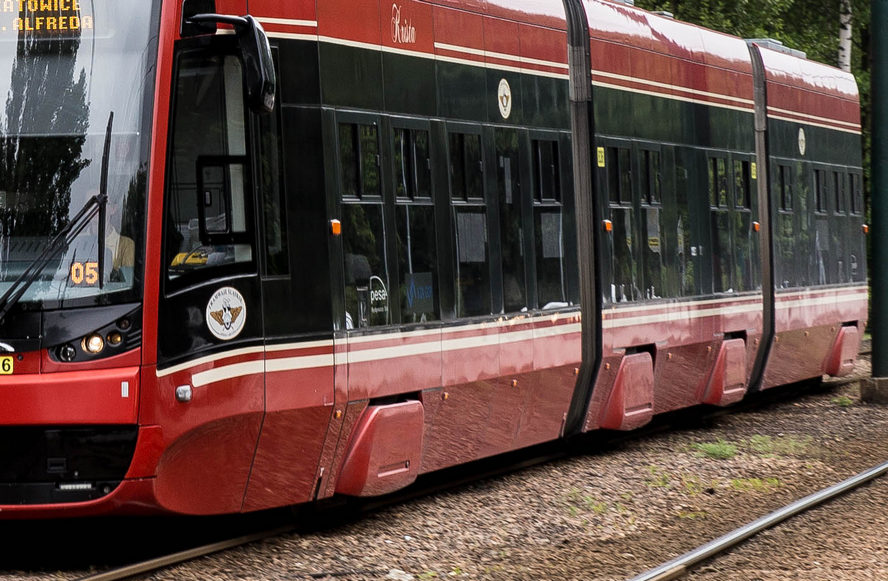 Miliony na modernizację szlaków tramwajowych oraz zakup pojazdów komunikacji miejskiej w Katowicach.