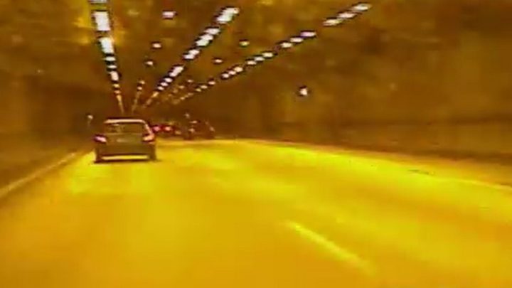 Za prędkość, jaką rozwinął w tunelu Katowickim, kierowca-pirat stracił prawo jazdy. Musi też zapłacić mandat wynoszący pół tysiąca zł.