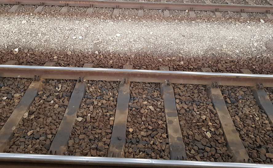 Tragiczny wypadek w Katowicach. Mężczyzna nie umknął przed pociągiem.