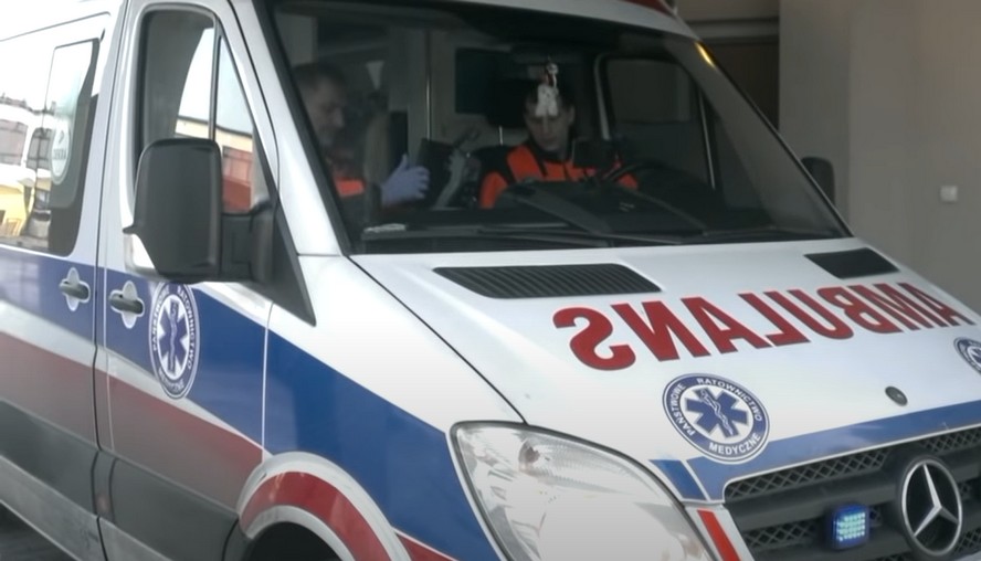Mieszkaniec Rudy Śląskiej najpierw blokował przejazd karetce pogotowia, wiozącej chorego do szpitala.