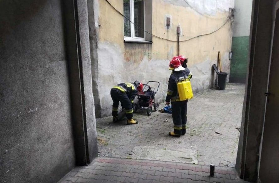 Katowice: Człowieka zaniepokoiła intensywna woń gazu i głośne uderzenia. Skrajna głupota mogła doprowadzić do eksplozji i katastrofy.