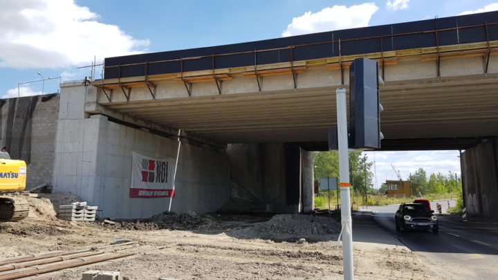 Nowy wiadukt na jednej z najważniejszych dróg w Katowicach jest już po odbiorach. To znaczy, że droga ta ponownie stała się przejezdna.