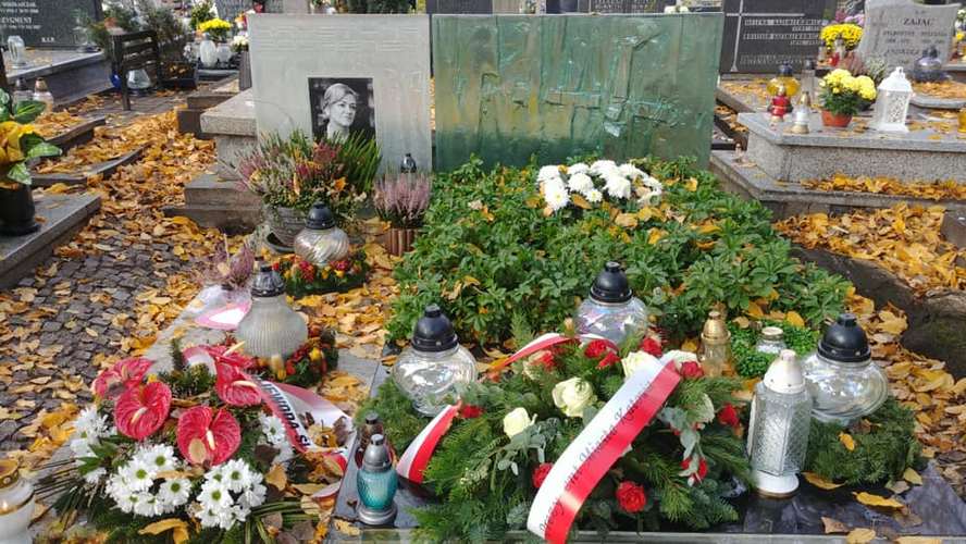 Nasza czytelniczka o inicjatywie prezydenta Katowic: „Świetny pomysł. Brawo”. Miasto odkupuje kwiaty od sprzedawców, którzy ponoszą straty w związku z zamknięciem cmentarzy.