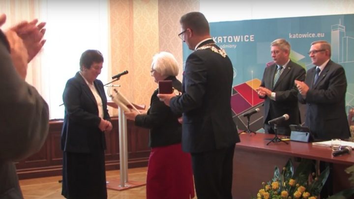 Niezłomna lekarka dziecięca z Szopienic otrzyma tytuł doktora honoris causa Uniwersytetu Śląskiego.