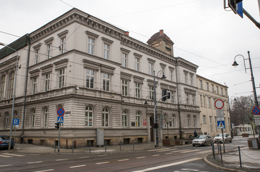 Gruntowny remont VIII Liceum Ogólnokształcącego w Katowicach.  Ten piękny budynek odzyska dawny blask, a wewnątrz będzie cieplej.