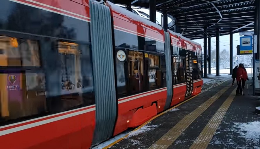 Kolejny luksusowy tramwaj wyjechał na tory.  Od 30 stycznia kursuje pomiędzy Katowicami a Sosnowcem.