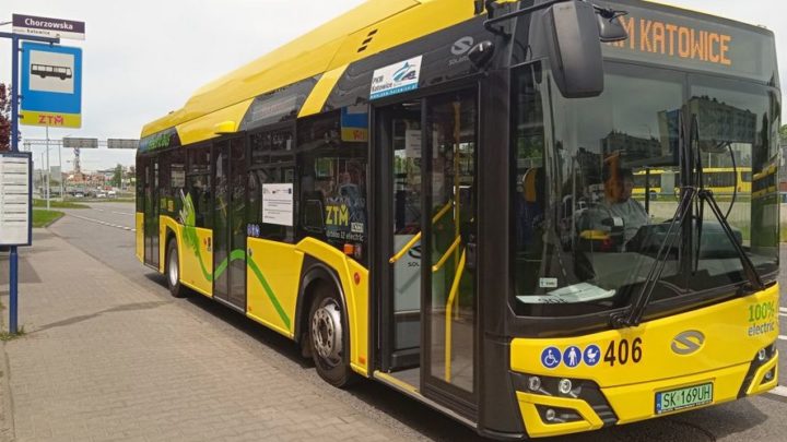 Są piękne, świetnie wyposażone i nie kopcą. Kolejnych pięć nowych autobusów trafiło do Przedsiębiorstwa Komunikacji Miejskiej w Katowicach.