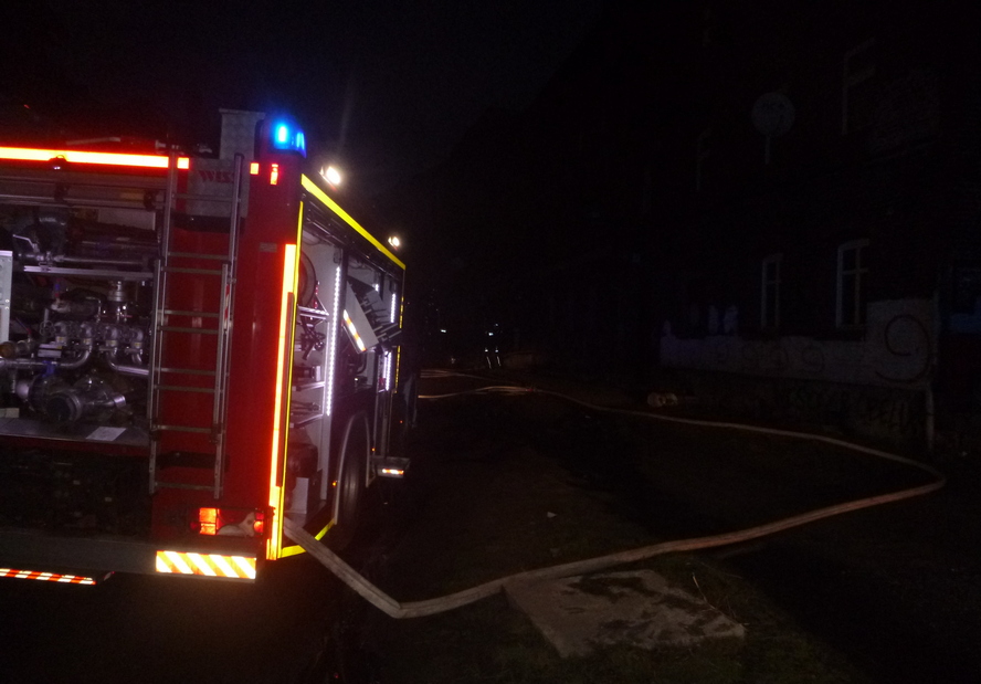 Nocny pożar na składowisku odpadów w Rudzie Śląskiej.