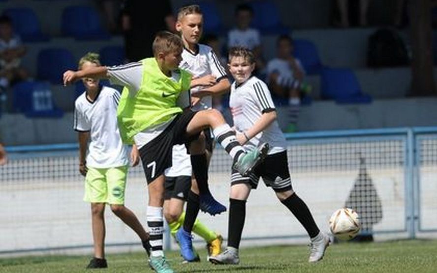 Akademia Piłkarska Klubu FC Katowice zaprasza chłopców i dziewczynki w wieku od 4 lat do 12.