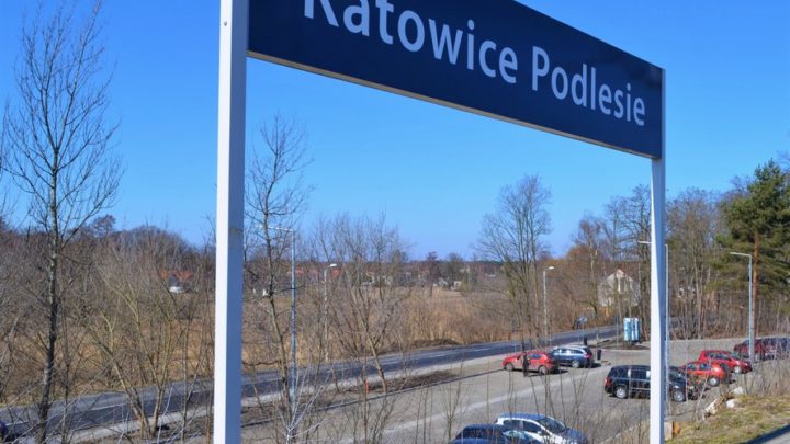 Za ćwierć miliona złotych powstały miejsca do parkowania samochodów przy stacji kolejowej Katowice-Podlesie.