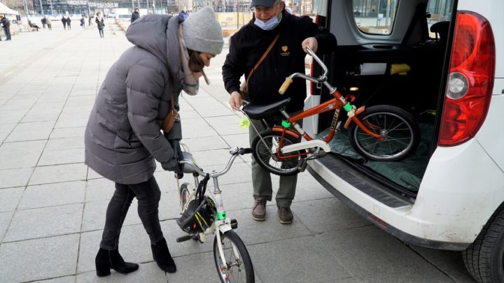 W Katowicach ruszyła miejska zbiórka rowerów i hulajnóg dla uchodźców z Ukrainy.