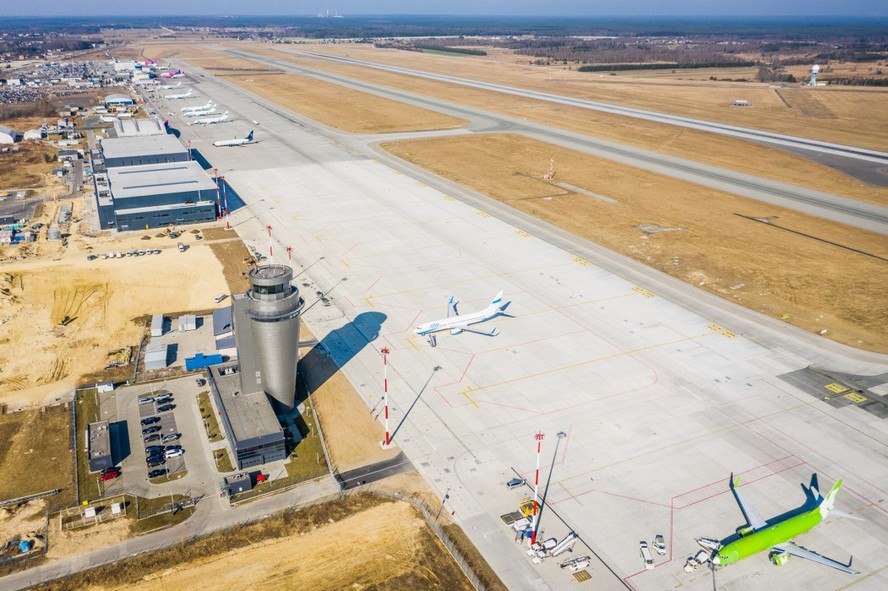 Nowa płyta postojowa międzynarodowego lotniska Katowice Airport to więcej połączeń do innych lotnisk Polski oraz świata.