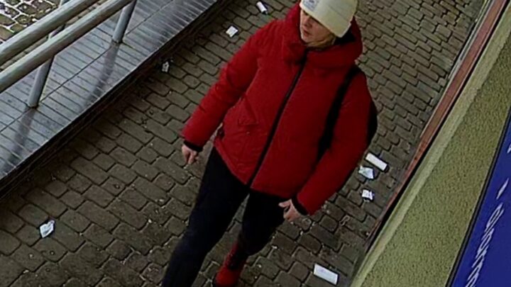 Trwają poszukiwania tej kobiety – jest podejrzana o posłużenie się cudzą kartą bankomatową.