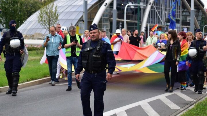 Zdaniem policji w Marszu Równości, który w sobotę przeszedł ulicami Katowic, uczestniczyło około 3,5 tys. ludzi.