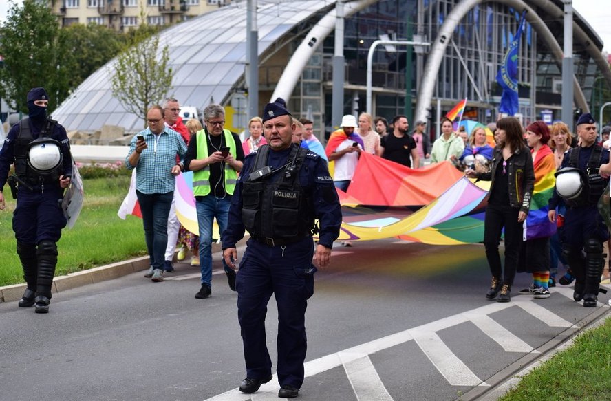 Zdaniem policji w Marszu Równości, który w sobotę przeszedł ulicami Katowic, uczestniczyło około 3,5 tys. ludzi.