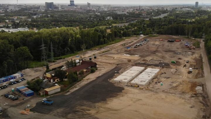Film z drona pokazuje postępy na tej, tak ważnej dla Katowic budowie.