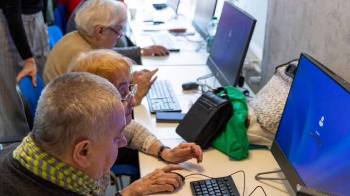 W Katowicach rozpoczną się bezpłatne szkolenia dla seniorów z obsługi komputera oraz tabletu.